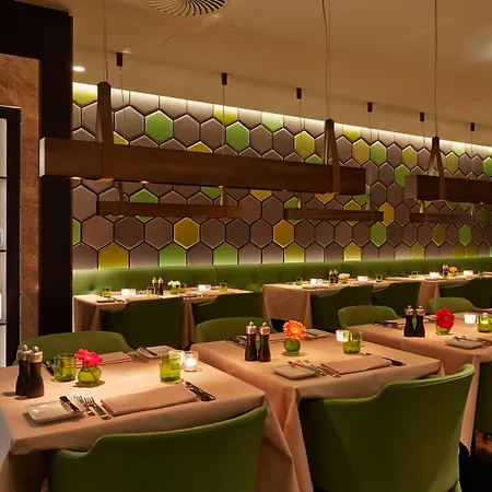 Gewandhaus Dresden, Autograph Collection Hotel 5*